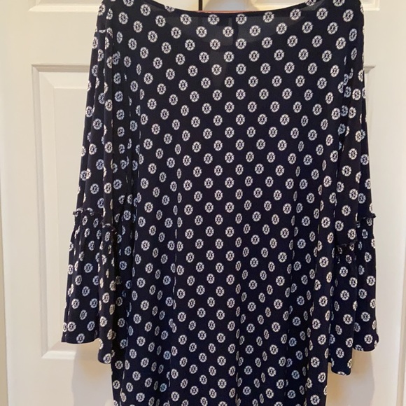 New Directions 2x dressy top with flare sleeves - Picture 4 of 5